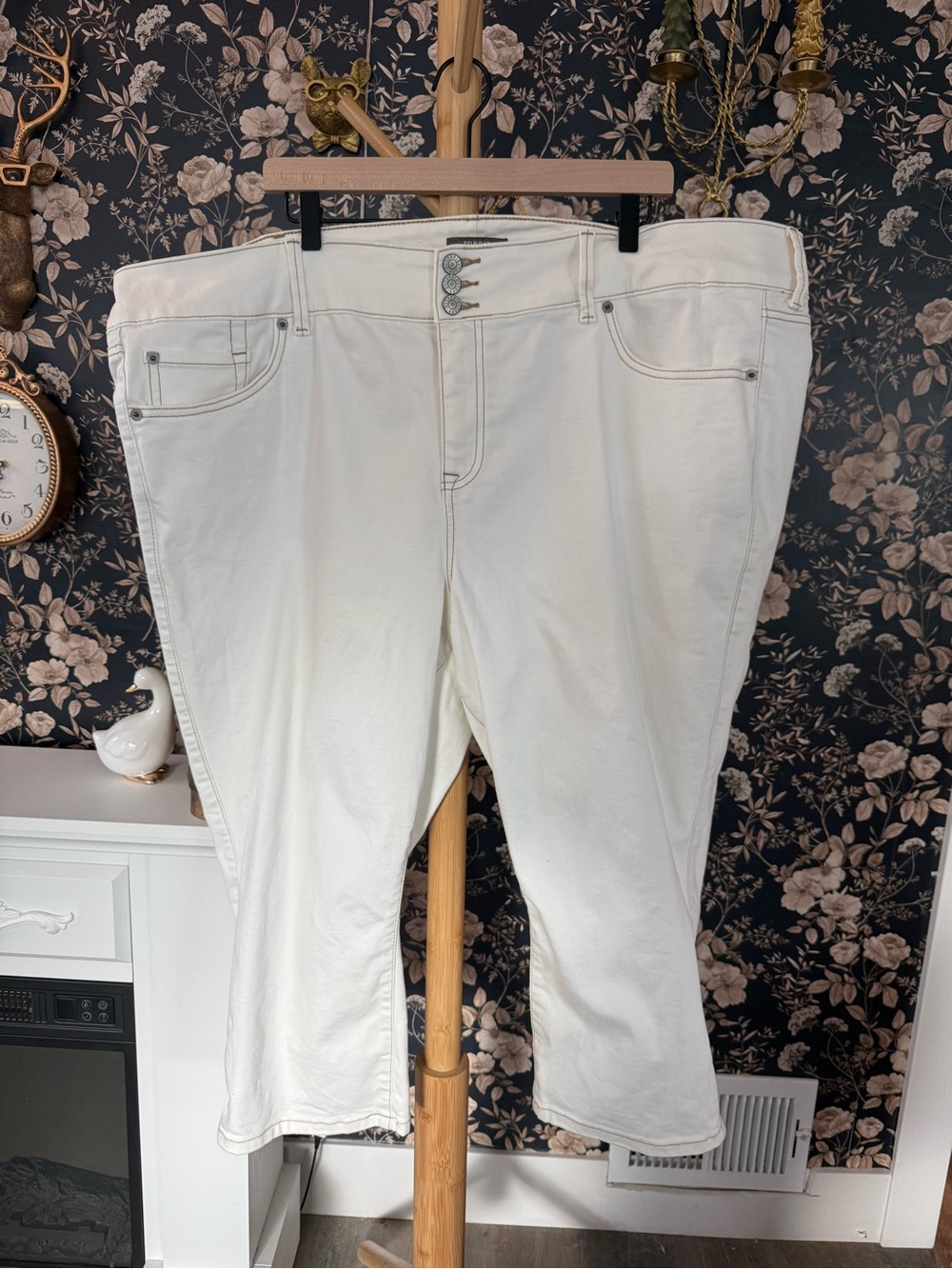 torrid White Ankle Crop Stretch Jeans